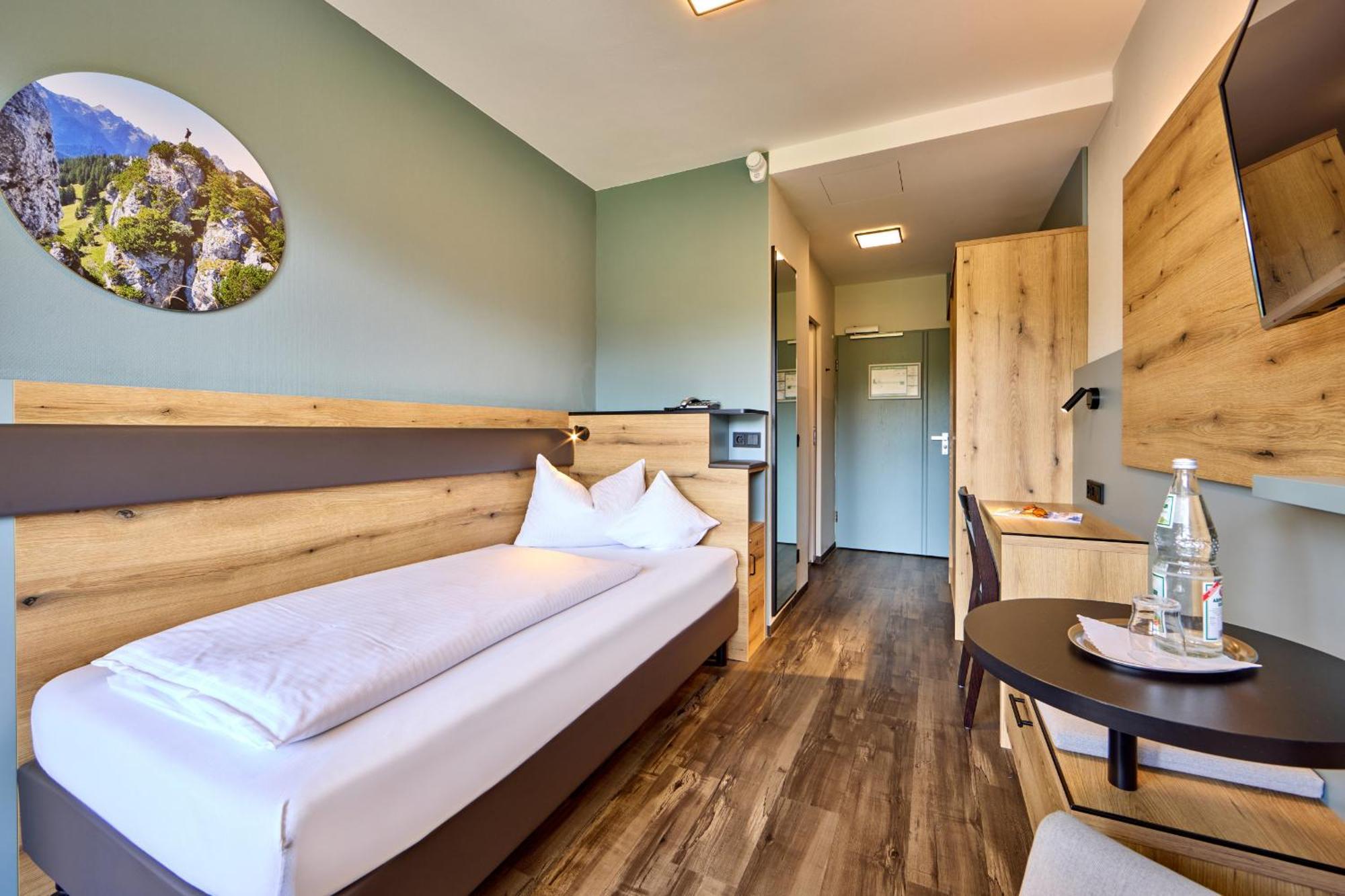 Aura-Hotel Saulgrub Екстер'єр фото